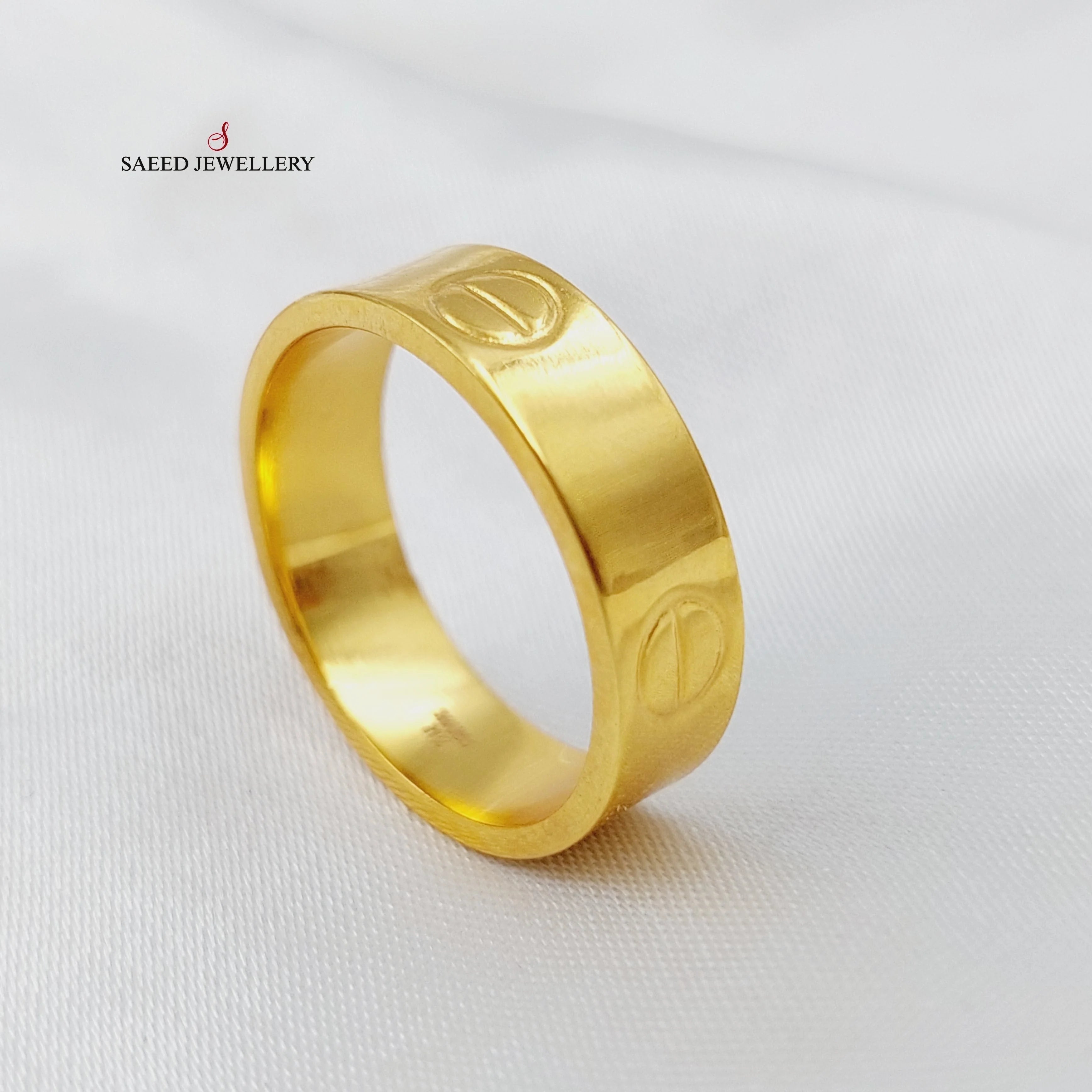 Dos and Don'ts of Wearing Gold Rings for a Stylish Look – Saeed Jewelry