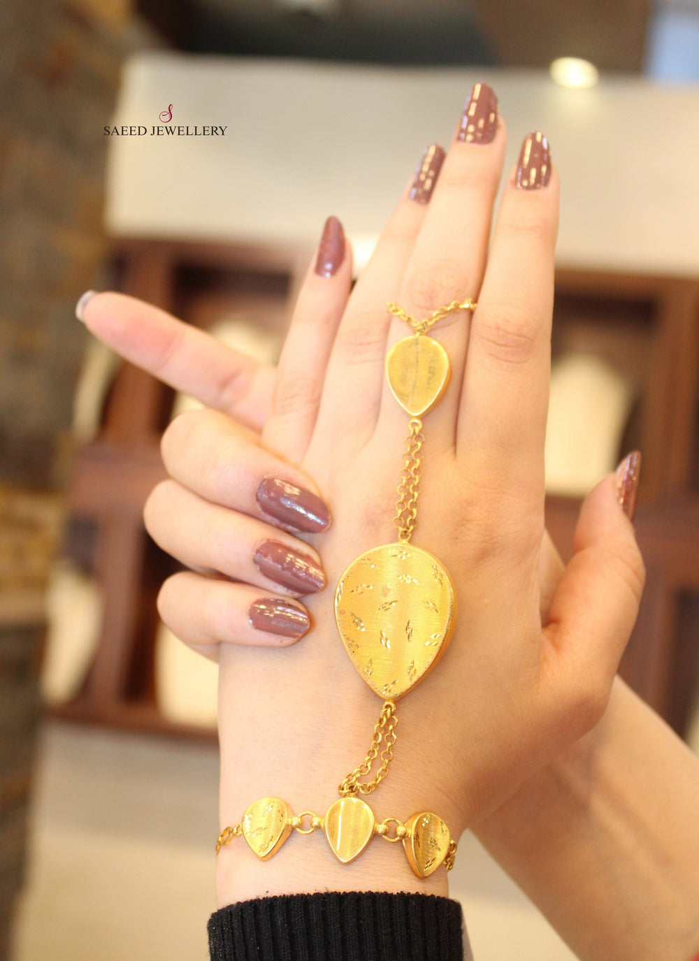 21K Emirati Hand Bracelet Made of 21K Yellow Gold by Saeed Jewelry-كف-اكسترا