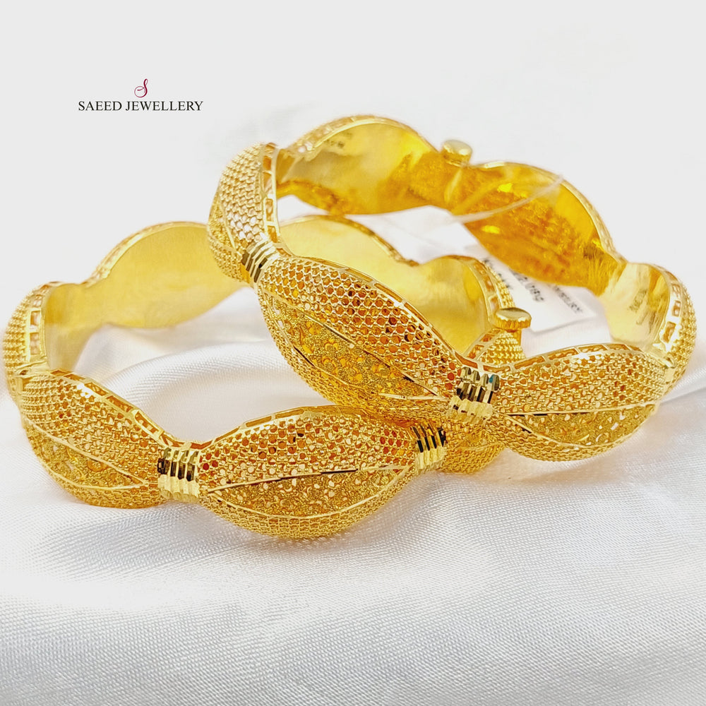 Deluxe Bahraini Bangle Made of 21K Gold by Saeed Jewelry 