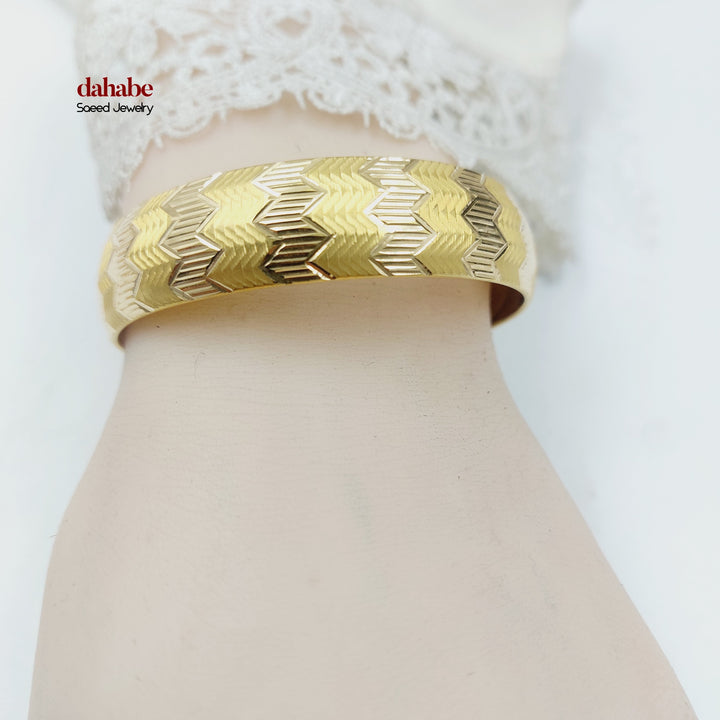 21K Gold Wide Chevron Bangle