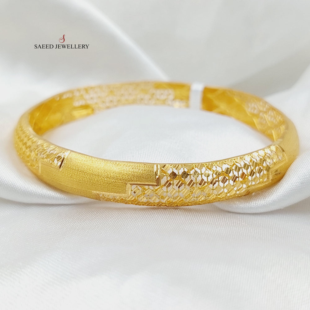 21K Gold Engraved Kuwaiti Bangle by Saeed Jewelry - Image 2