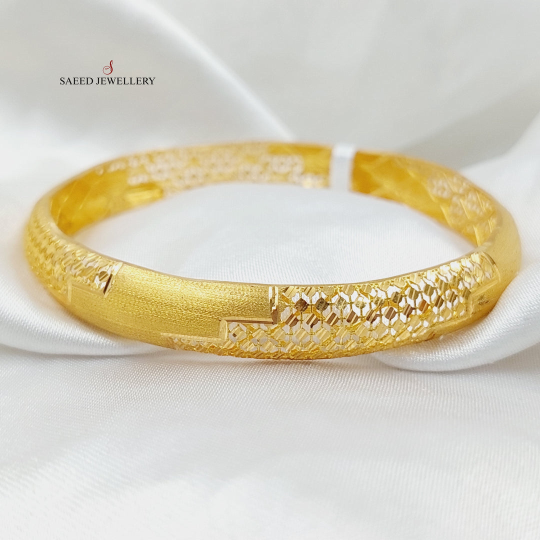 21K Gold Engraved Kuwaiti Bangle by Saeed Jewelry - Image 3