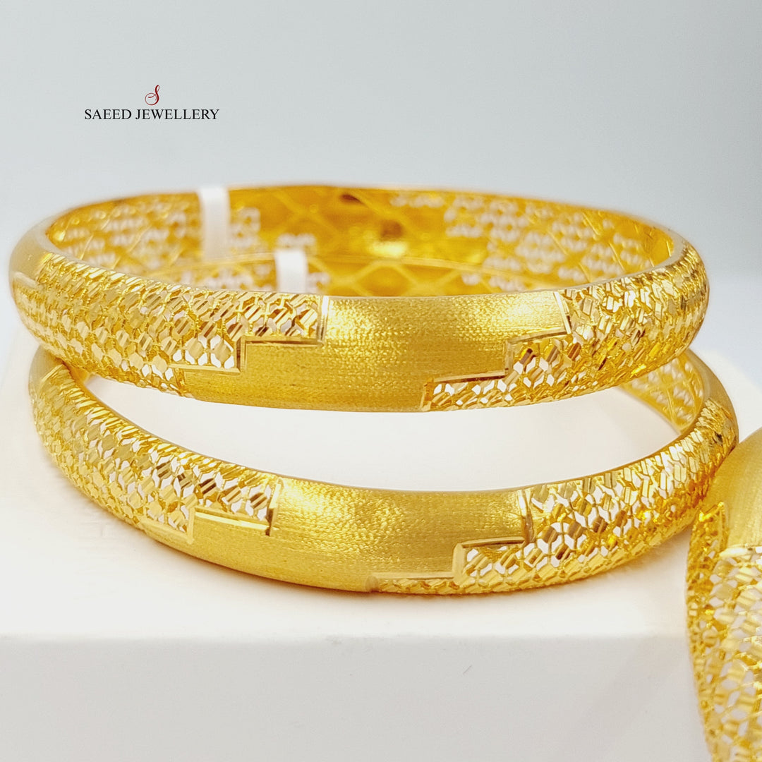 21K Gold Engraved Kuwaiti Bangle by Saeed Jewelry - Image 4