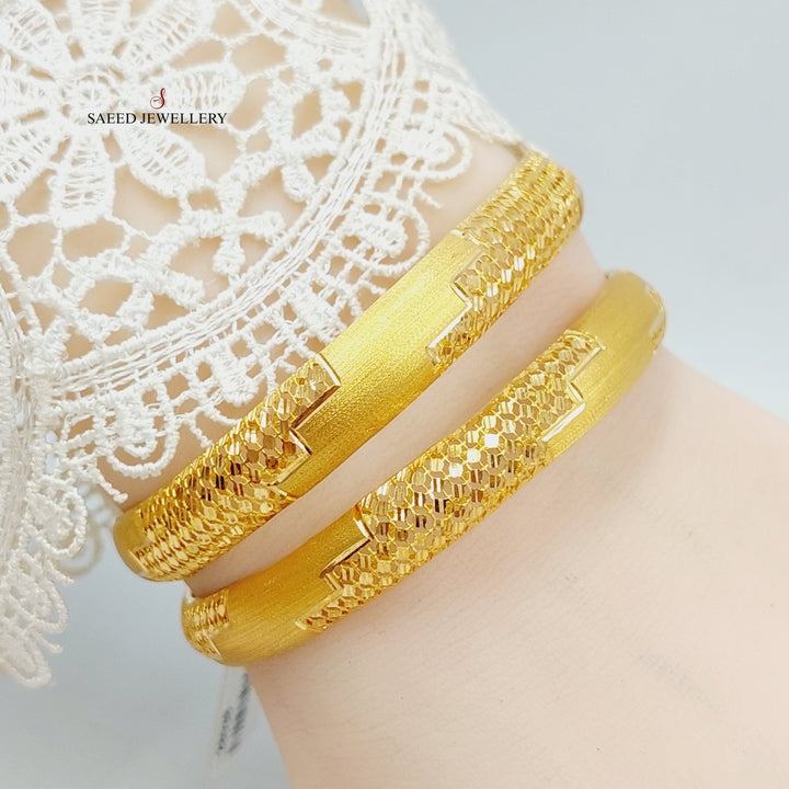 21K Gold Engraved Kuwaiti Bangle by Saeed Jewelry - Image 7