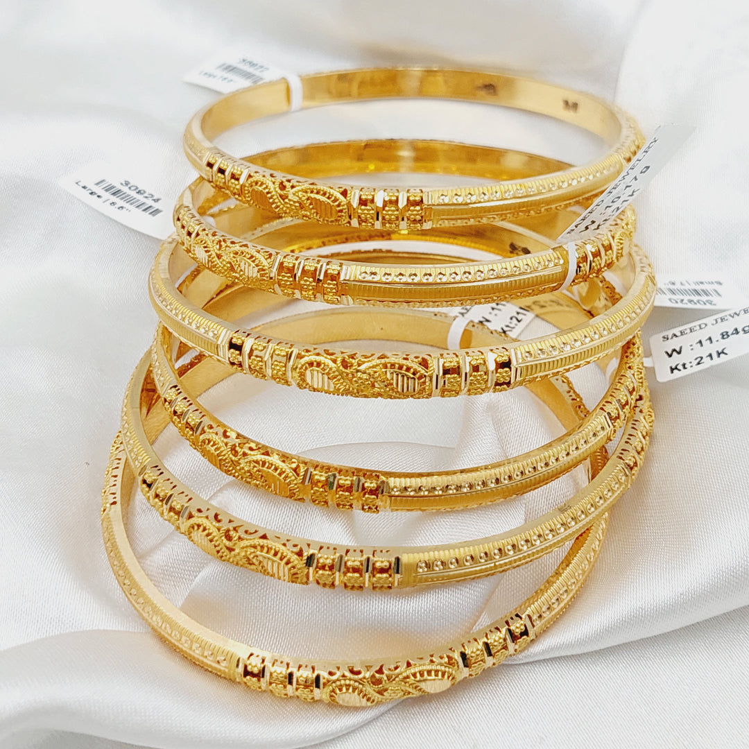 21K Gold Engraved Kuwaiti Bangle by Saeed Jewelry - Image 7